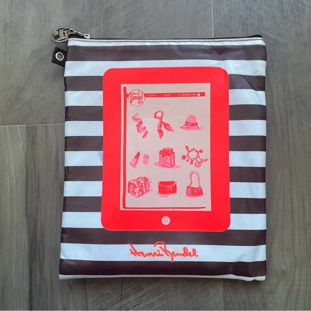Henri Bendel Zip Pouch